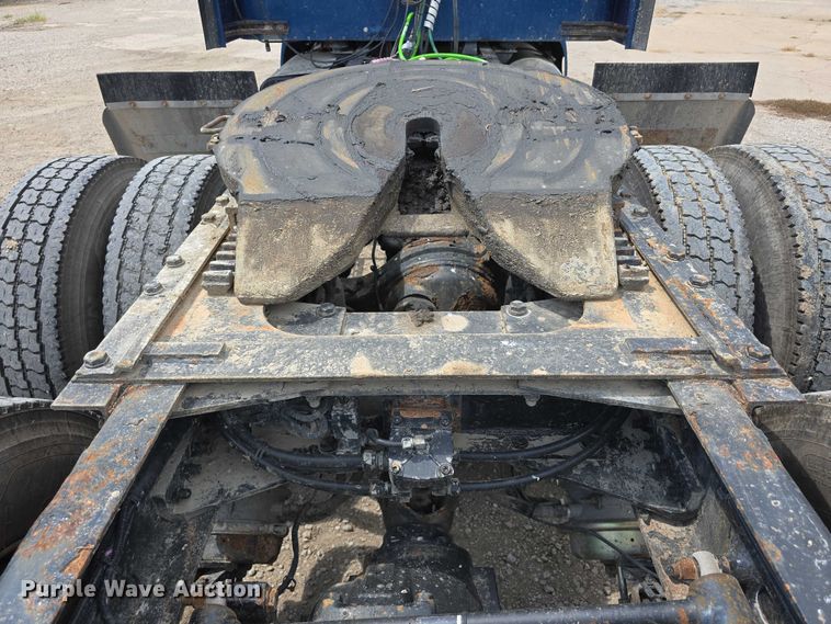 image for item DR3982 2009 Kenworth T660 semi truck