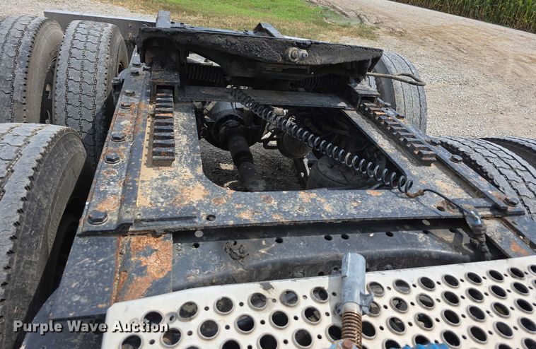 image for item DR3982 2009 Kenworth T660 semi truck