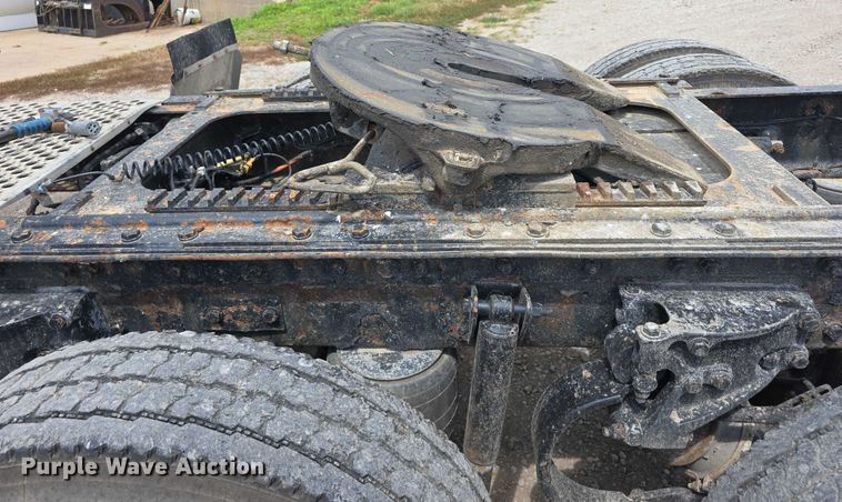 image for item DR3982 2009 Kenworth T660 semi truck