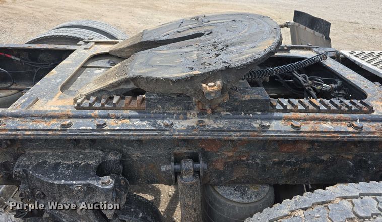 image for item DR3982 2009 Kenworth T660 semi truck