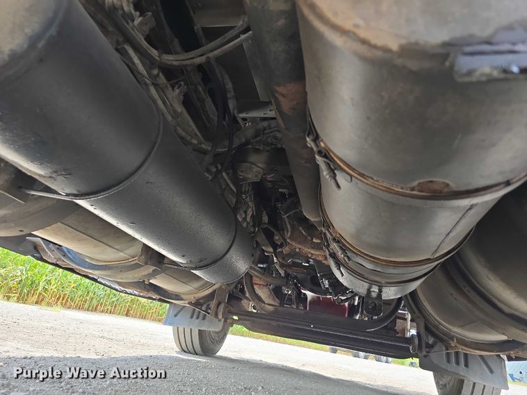 image for item DR3982 2009 Kenworth T660 semi truck