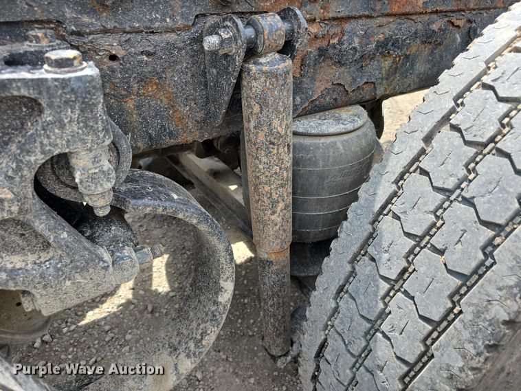 image for item DR3982 2009 Kenworth T660 semi truck