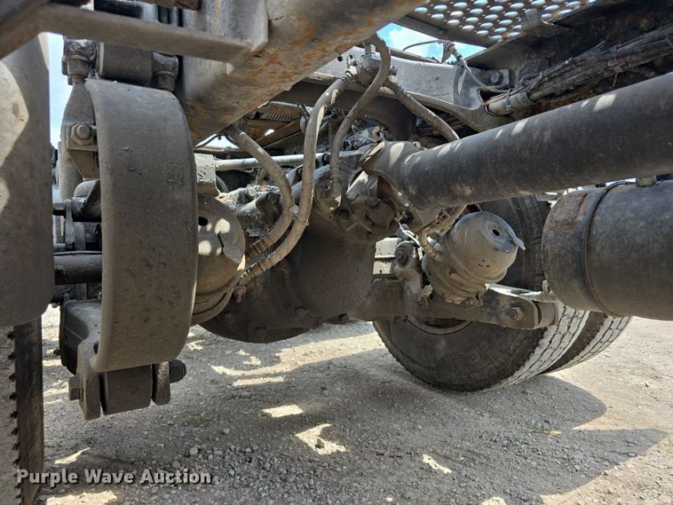 image for item DR3982 2009 Kenworth T660 semi truck