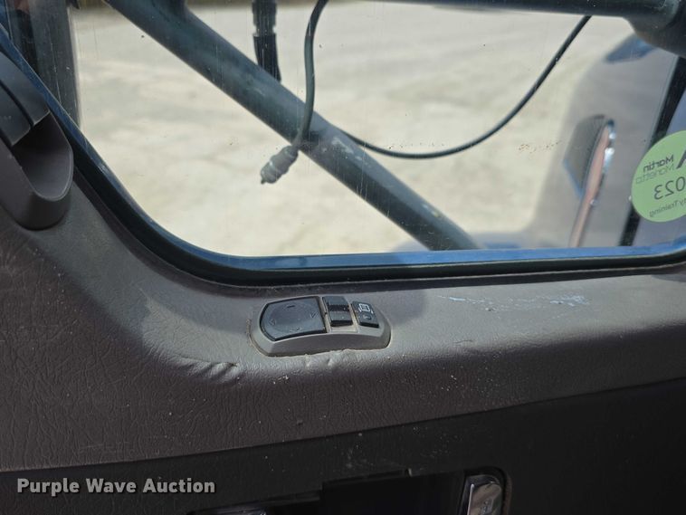 image for item DR3982 2009 Kenworth T660 semi truck