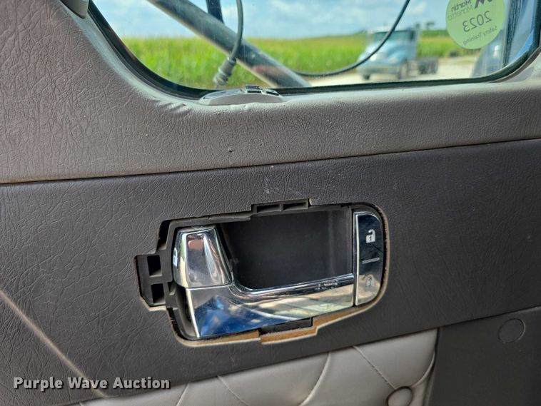 image for item DR3982 2009 Kenworth T660 semi truck