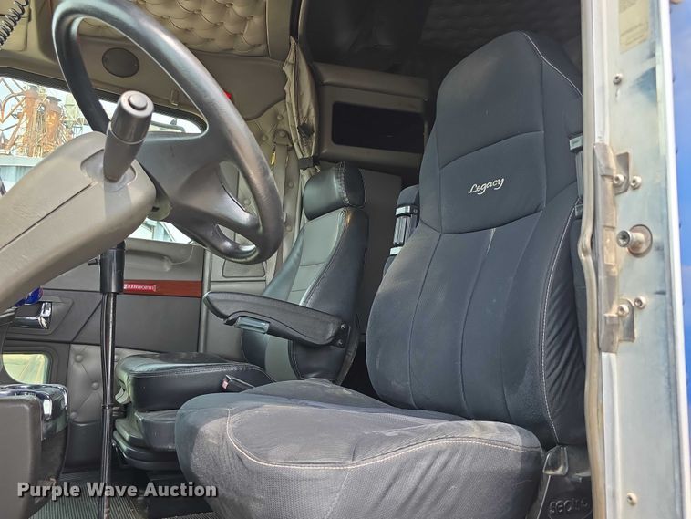 image for item DR3982 2009 Kenworth T660 semi truck