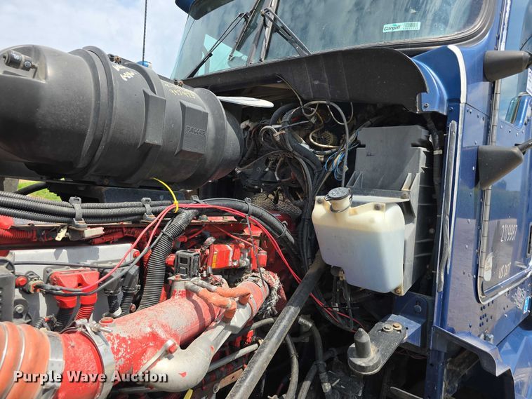 image for item DR3982 2009 Kenworth T660 semi truck