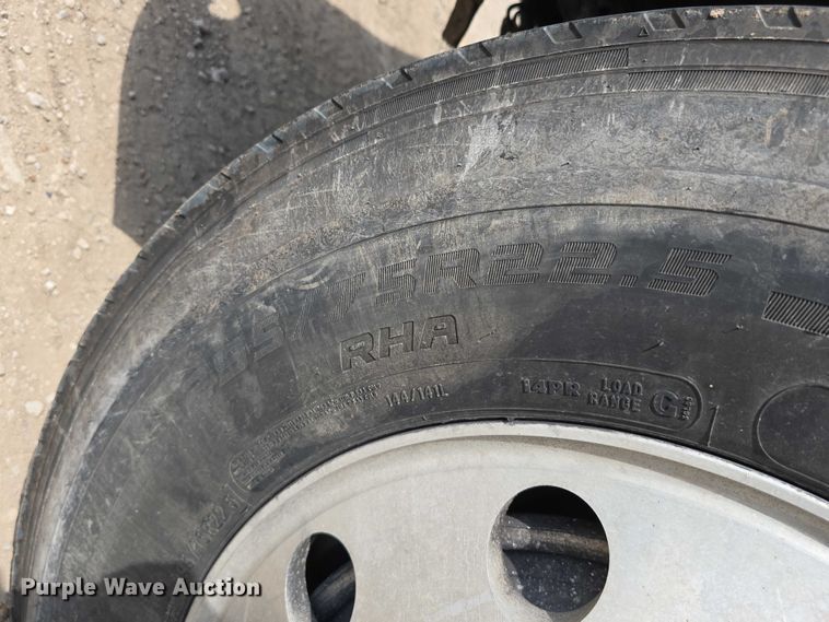 image for item DR3982 2009 Kenworth T660 semi truck