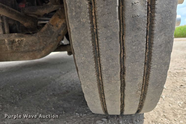 image for item DR3982 2009 Kenworth T660 semi truck