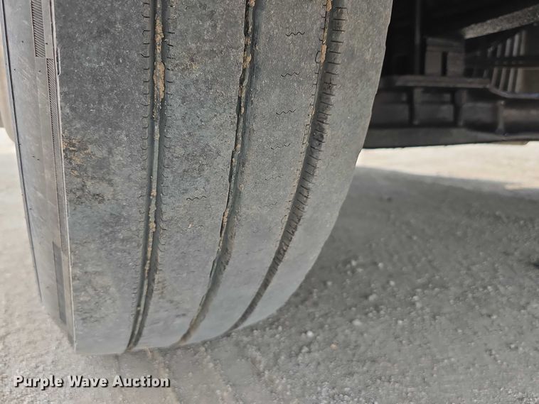 image for item DR3982 2009 Kenworth T660 semi truck