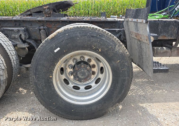 image for item DR3982 2009 Kenworth T660 semi truck