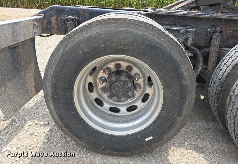 image for item DR3982 2009 Kenworth T660 semi truck