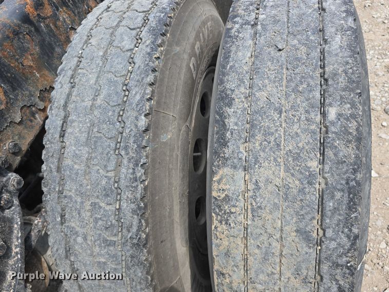 image for item DR3982 2009 Kenworth T660 semi truck