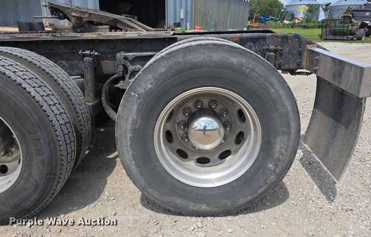 image for item DR3982 2009 Kenworth T660 semi truck