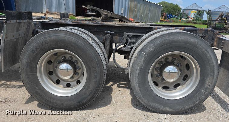 image for item DR3982 2009 Kenworth T660 semi truck