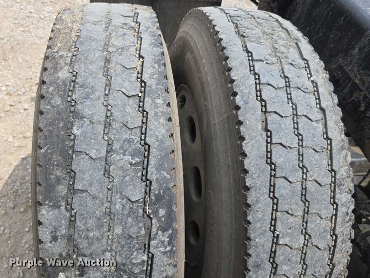 image for item DR3982 2009 Kenworth T660 semi truck