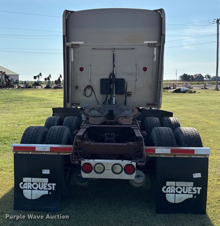 image for item DT3277 2005 Kenworth W900 semi truck