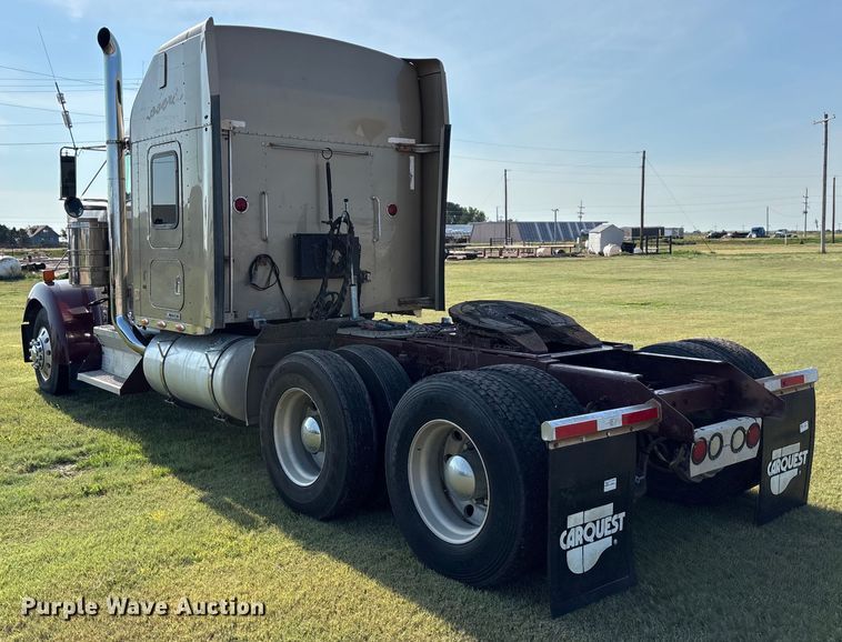image for item DT3277 2005 Kenworth W900 semi truck