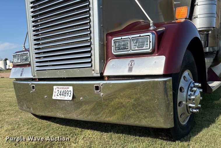 image for item DT3277 2005 Kenworth W900 semi truck