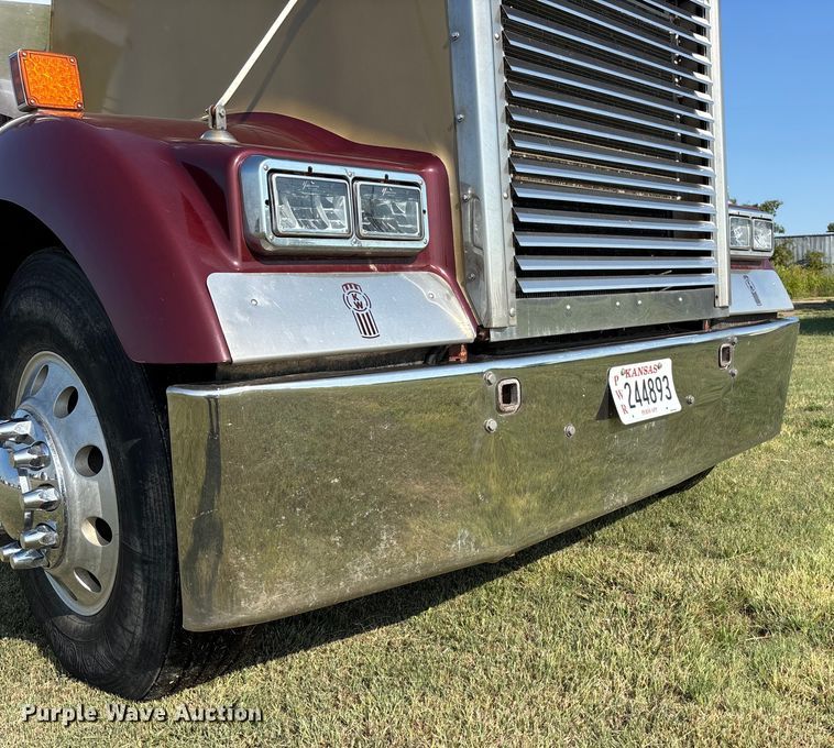 image for item DT3277 2005 Kenworth W900 semi truck