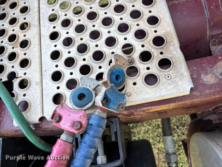 image for item DT3277 2005 Kenworth W900 semi truck