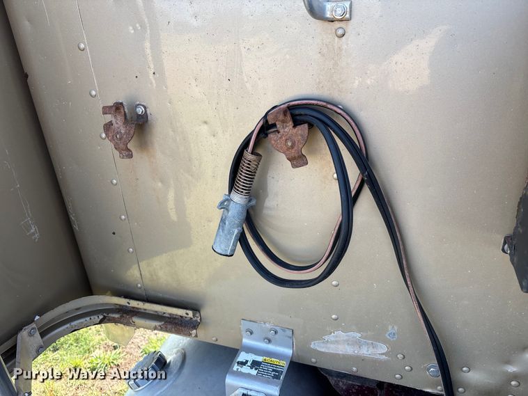 image for item DT3277 2005 Kenworth W900 semi truck