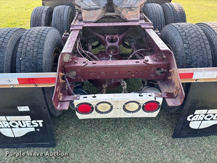 image for item DT3277 2005 Kenworth W900 semi truck