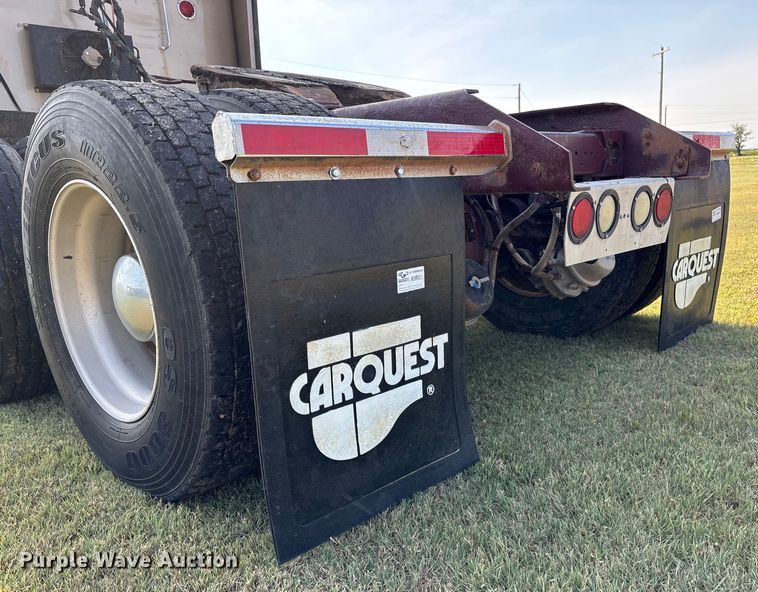 image for item DT3277 2005 Kenworth W900 semi truck