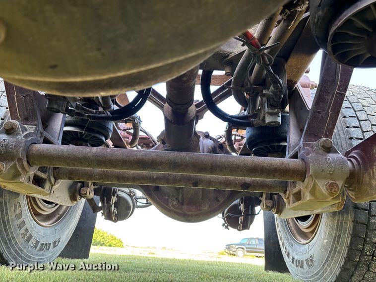 image for item DT3277 2005 Kenworth W900 semi truck