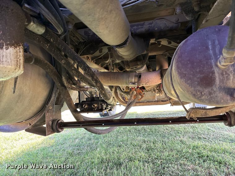 image for item DT3277 2005 Kenworth W900 semi truck