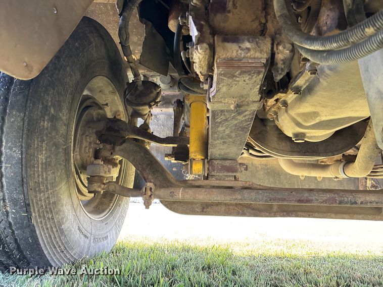 image for item DT3277 2005 Kenworth W900 semi truck