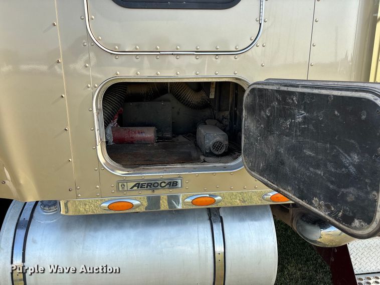 image for item DT3277 2005 Kenworth W900 semi truck