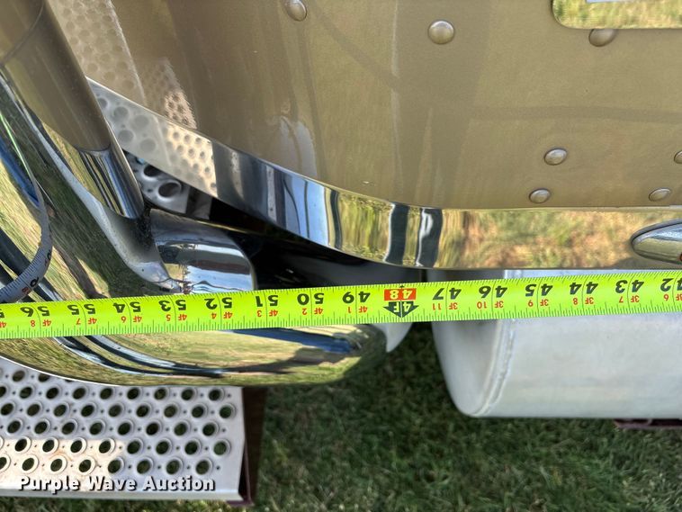 image for item DT3277 2005 Kenworth W900 semi truck