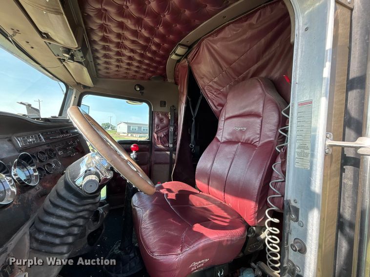 image for item DT3277 2005 Kenworth W900 semi truck