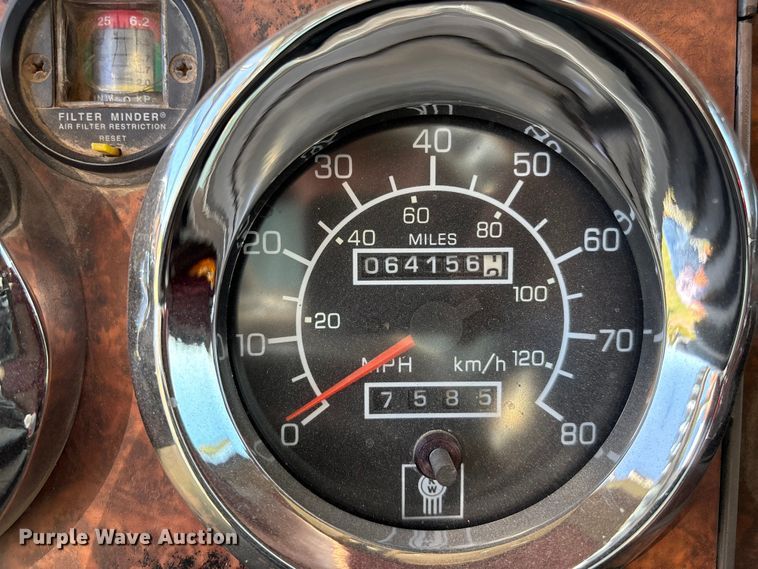 image for item DT3277 2005 Kenworth W900 semi truck