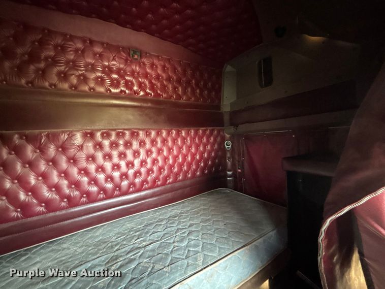 image for item DT3277 2005 Kenworth W900 semi truck