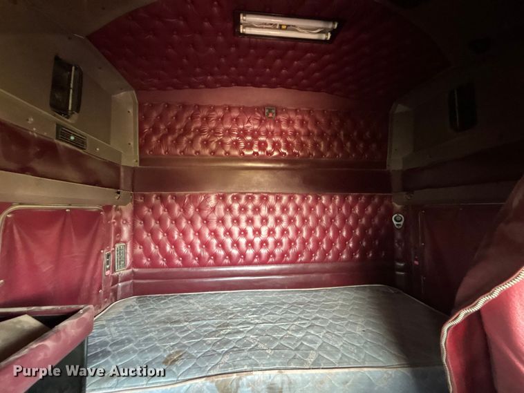 image for item DT3277 2005 Kenworth W900 semi truck