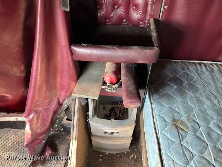 image for item DT3277 2005 Kenworth W900 semi truck