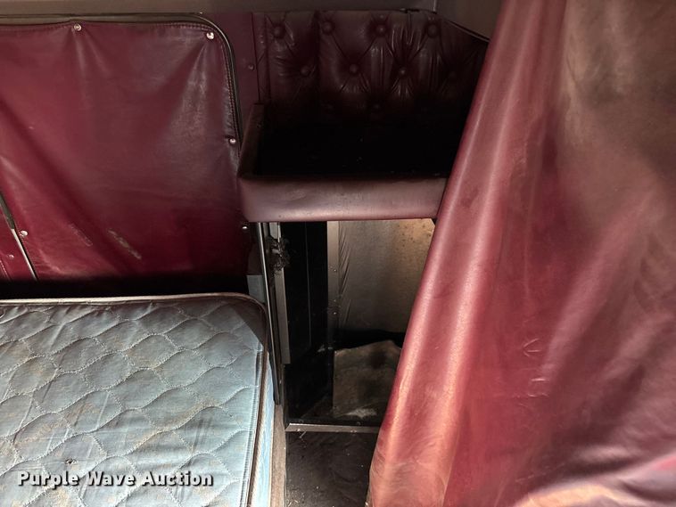 image for item DT3277 2005 Kenworth W900 semi truck