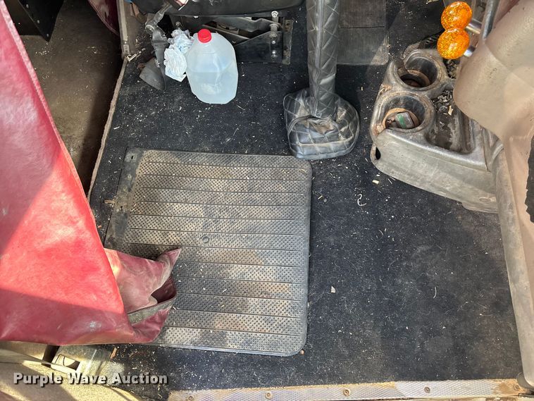 image for item DT3277 2005 Kenworth W900 semi truck