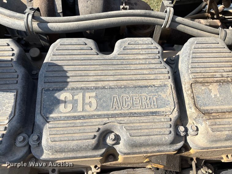 image for item DT3277 2005 Kenworth W900 semi truck