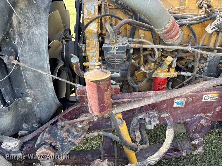 image for item DT3277 2005 Kenworth W900 semi truck