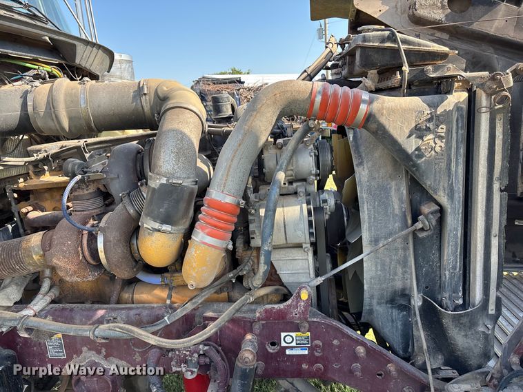 image for item DT3277 2005 Kenworth W900 semi truck