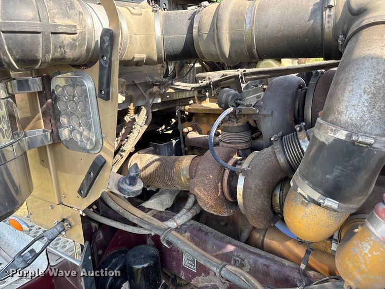 image for item DT3277 2005 Kenworth W900 semi truck