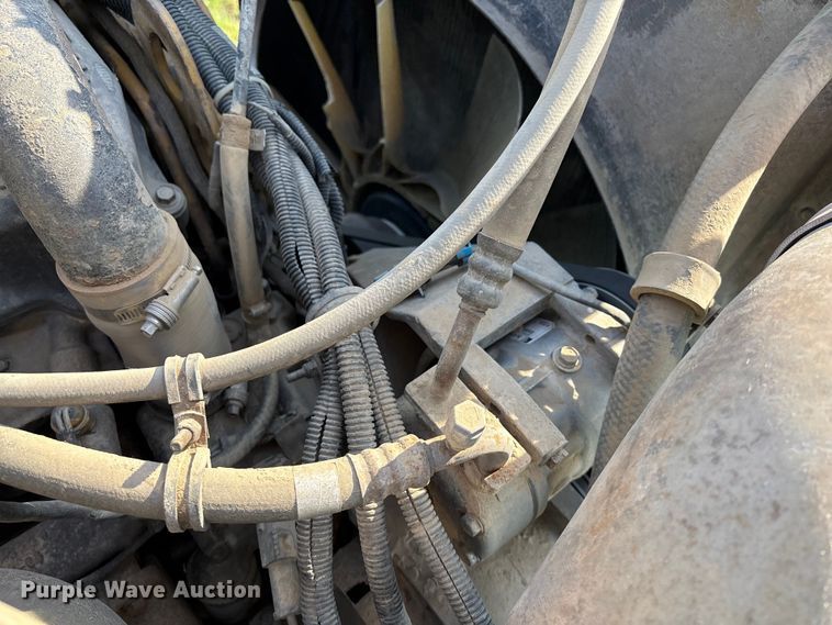 image for item DT3277 2005 Kenworth W900 semi truck