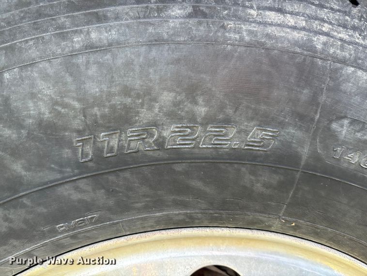 image for item DT3277 2005 Kenworth W900 semi truck