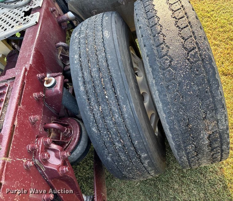 image for item DT3277 2005 Kenworth W900 semi truck