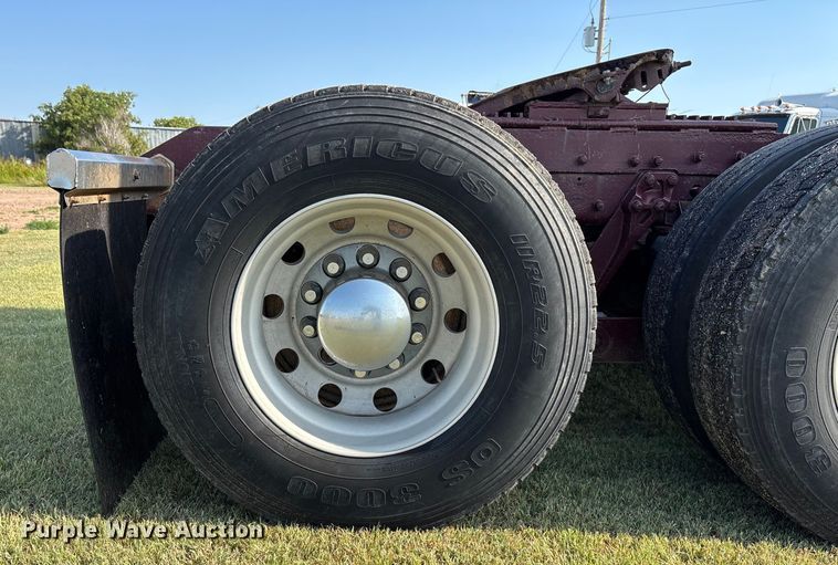 image for item DT3277 2005 Kenworth W900 semi truck