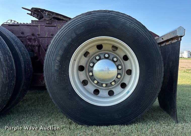 image for item DT3277 2005 Kenworth W900 semi truck