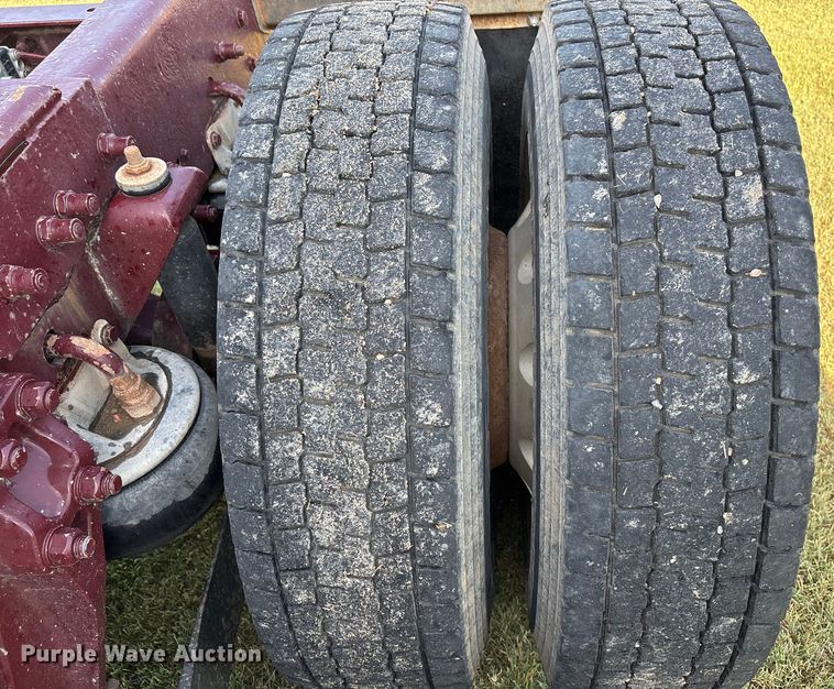 image for item DT3277 2005 Kenworth W900 semi truck